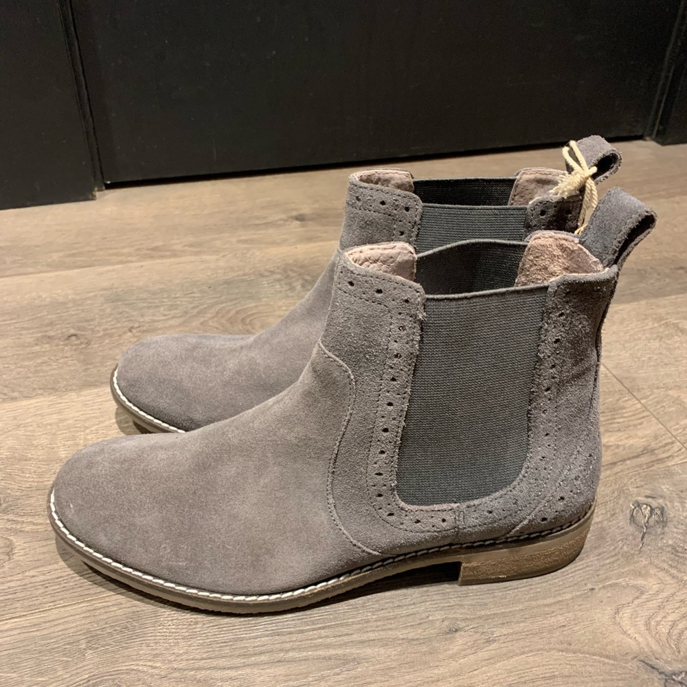 Fat Face NWT Suede Chelsea boots